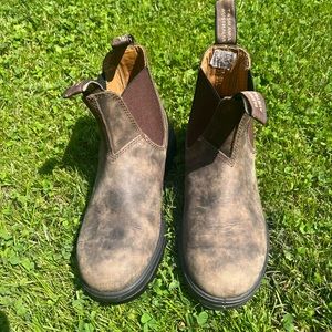 Size 4 (women’s US 7) blundstones